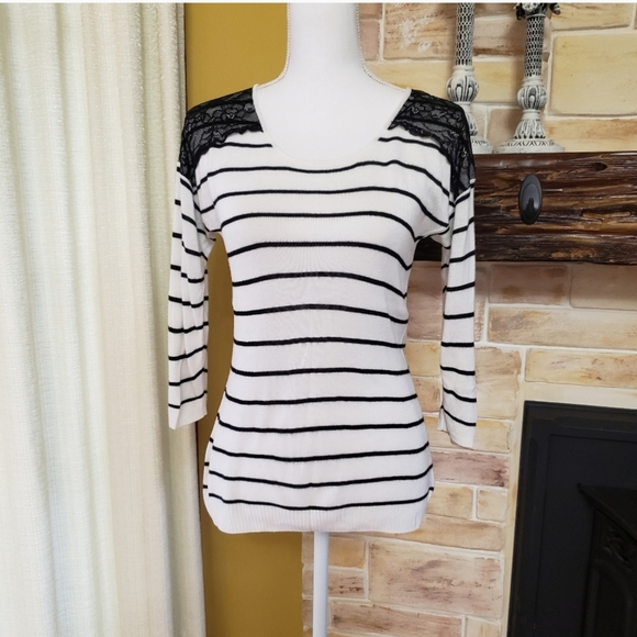 🍍Studio Y sweater - Picture 1 of 4